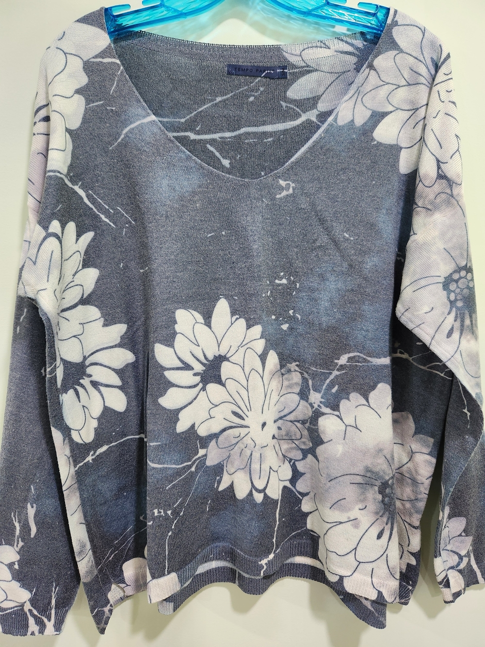 Tempo Paris Gray Blue Floral V-Neck Knit Sweater